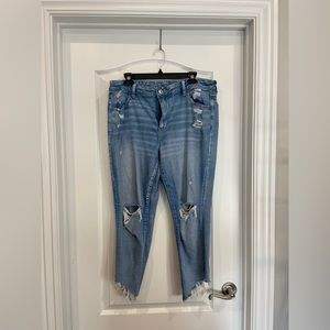 American Eagle size 16 light wash distressed capri